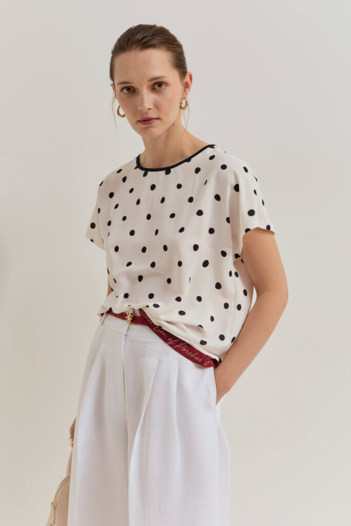Blusa de lunares de manga corta Lion of Porches