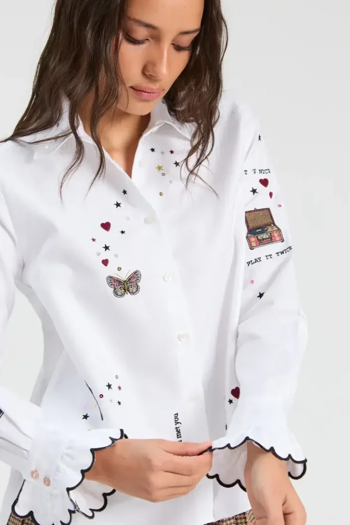 Camisa blanca bordados hotel Vilagallo