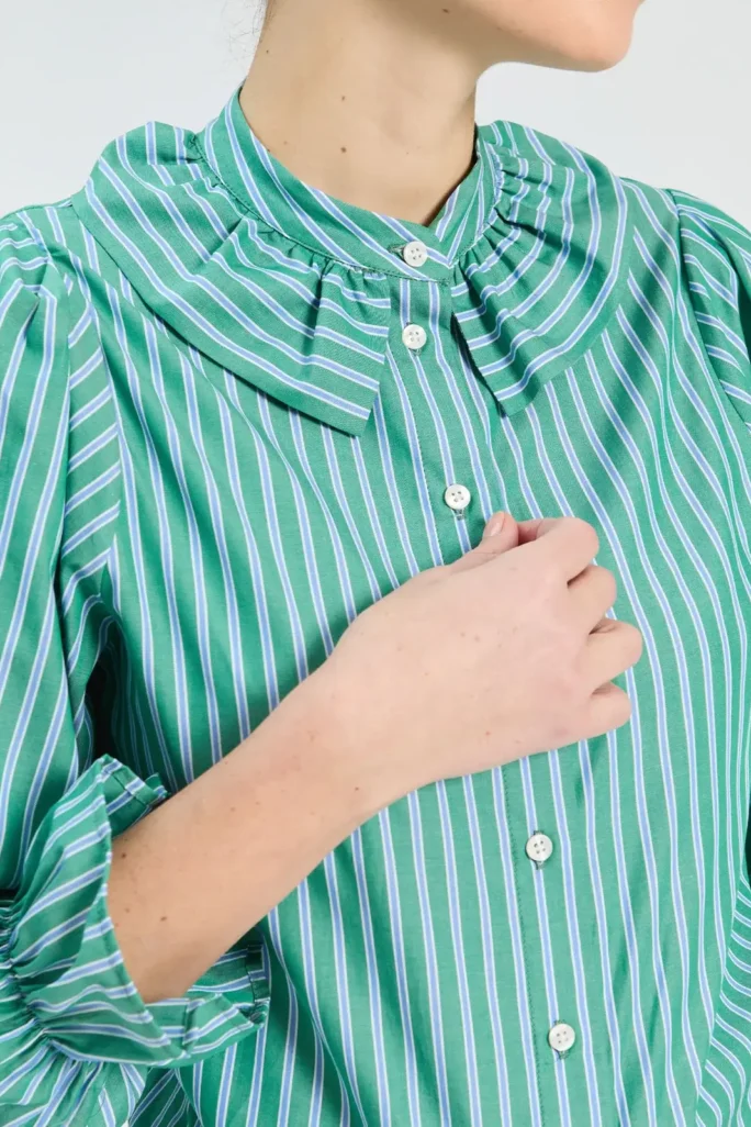 Camisa de rayas verdes volante Vilagallo
