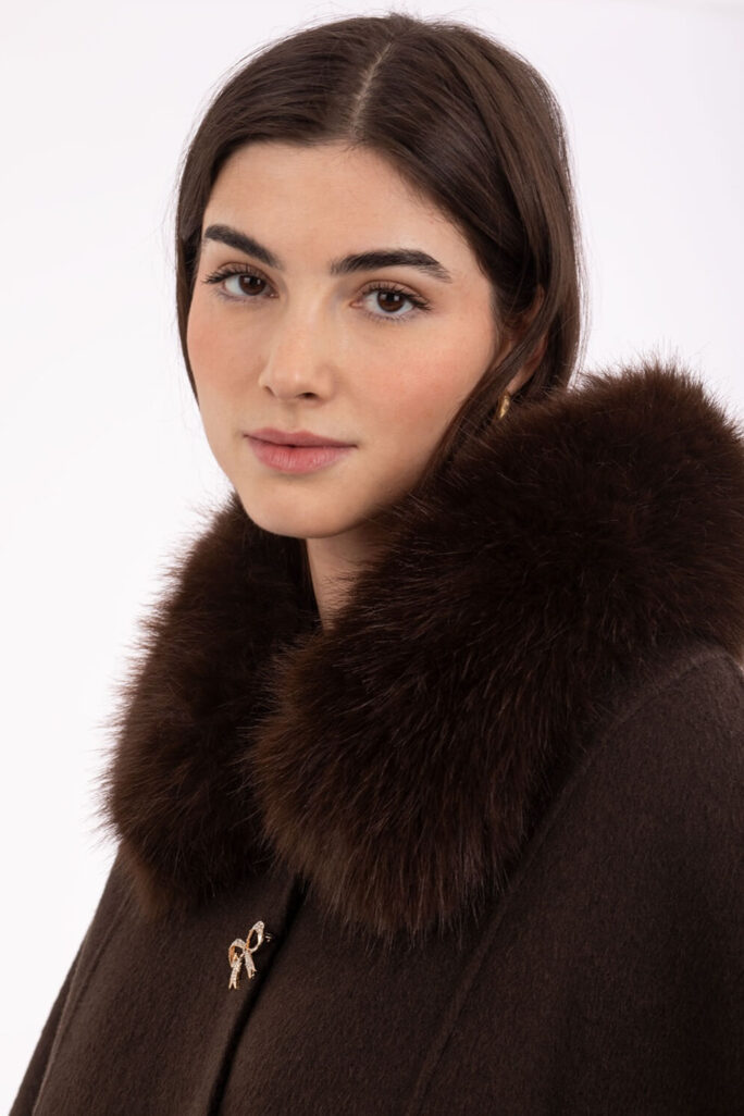 Capa tipo Poncho Marrón Anna Mora