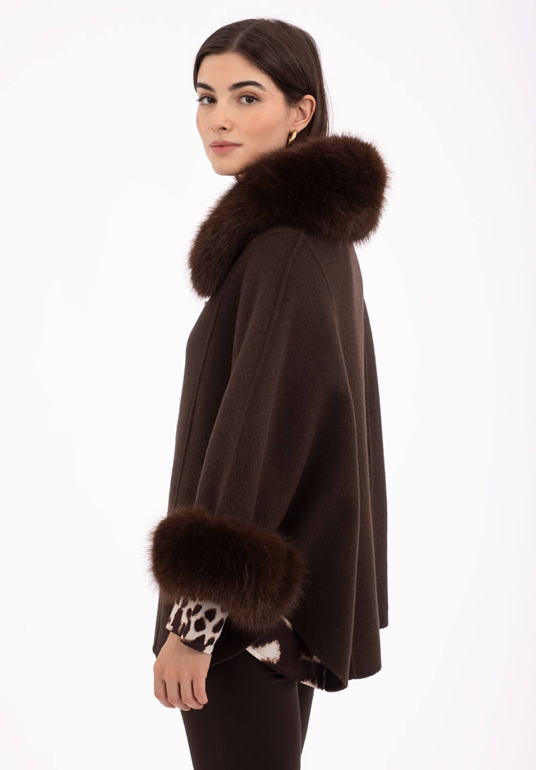 Capa tipo Poncho Marrón Anna Mora
